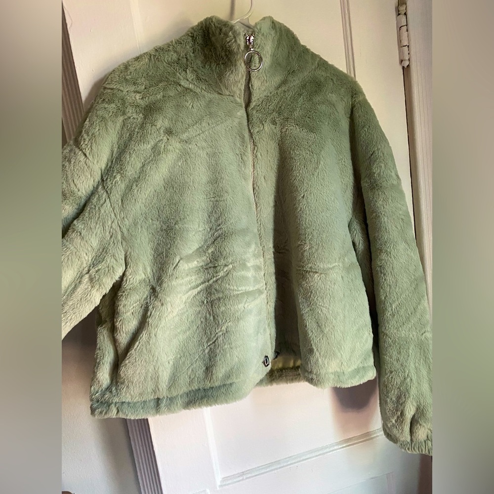 GREEN FLUFFY SWEATER